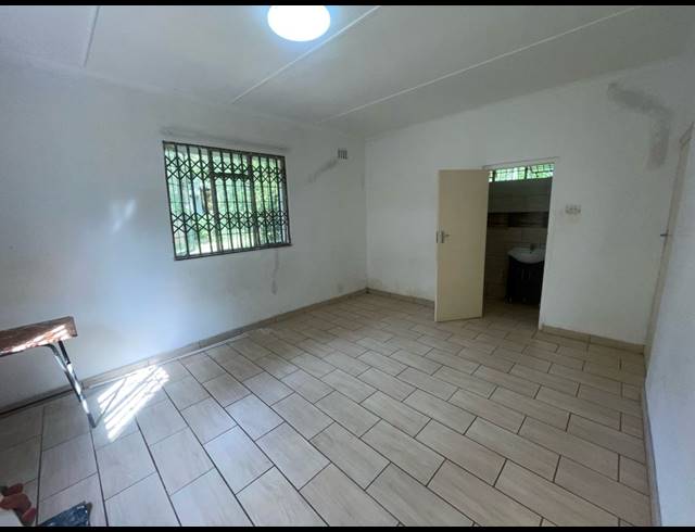 3 BEDROOM HOUSE FOR SALE IN TOWN HILL